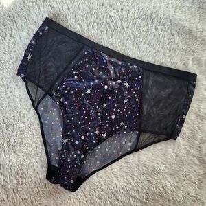 VICTORIA'S SECRET VERY SEXY MID RISE CHEEKY PANTY IN SIZE LARGE NWT